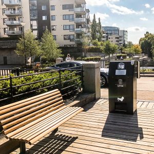 "Solarbin" komprimerende avfallsbeholder m/solcelle og digital kommunikasjon