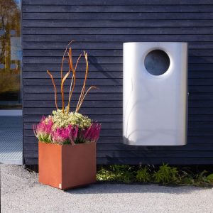 Avfallsbeholder vegghengt Konsis utendรธrs