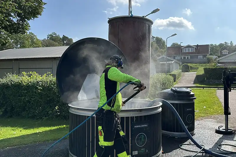 Servicemann på jobb